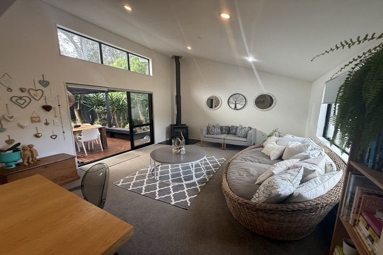 Photo of property in 9a Shadon Place, Stanmore Bay, Whangaparaoa, 0932