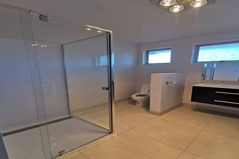 Photo of property in 32 Ambleside Drive, Burnside, Christchurch, 8053