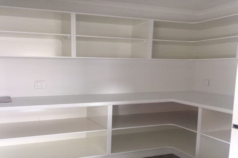 Photo of property in 42 Vinistra Road, Kumeu, 0810