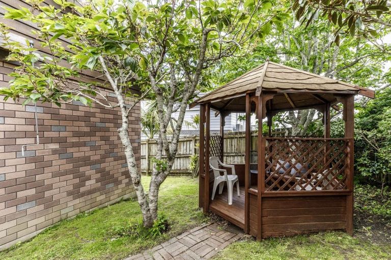 Photo of property in 2/15 Onepoto Road, Hauraki, Auckland, 0622