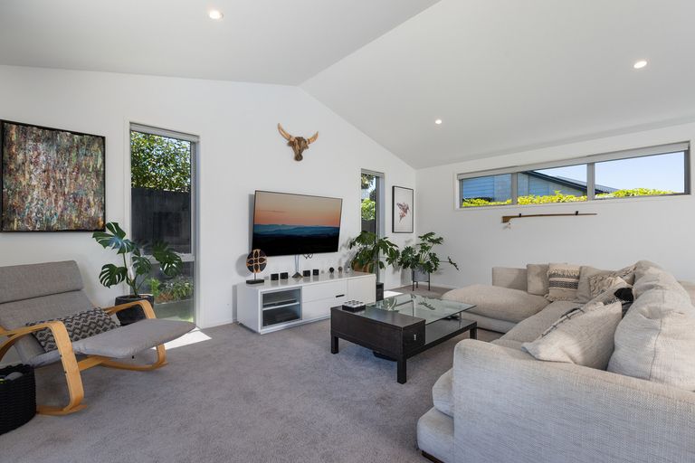 Photo of property in 27 Hiria Crescent, Papamoa Beach, Papamoa, 3118