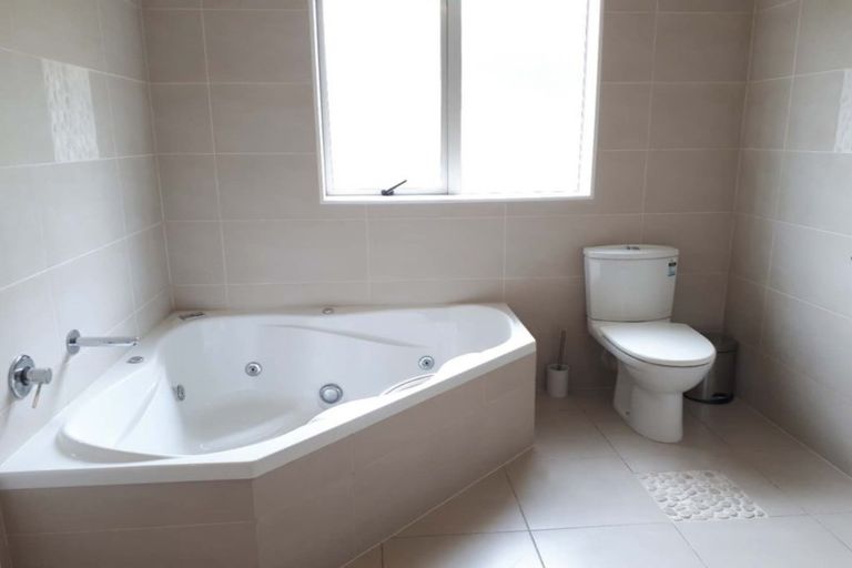 Photo of property in 100 Killybegs Drive, Pinehill, Auckland, 0632