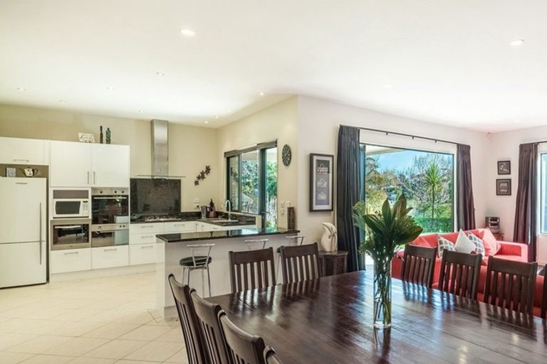 Photo of property in 1 Kahikatea Close, Campbells Bay, Auckland, 0630