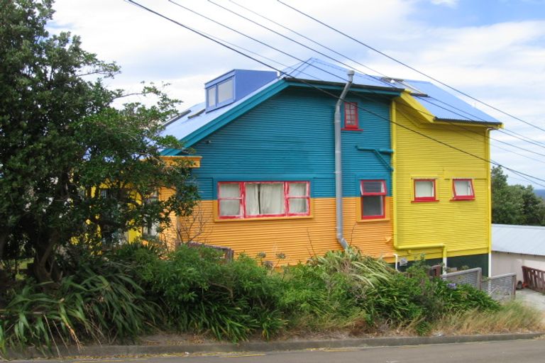 Photo of property in 19 Milne Terrace, Island Bay, Wellington, 6023