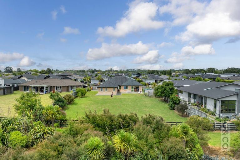 Photo of property in 16 Fruitlands Road, Kumeu, 0810