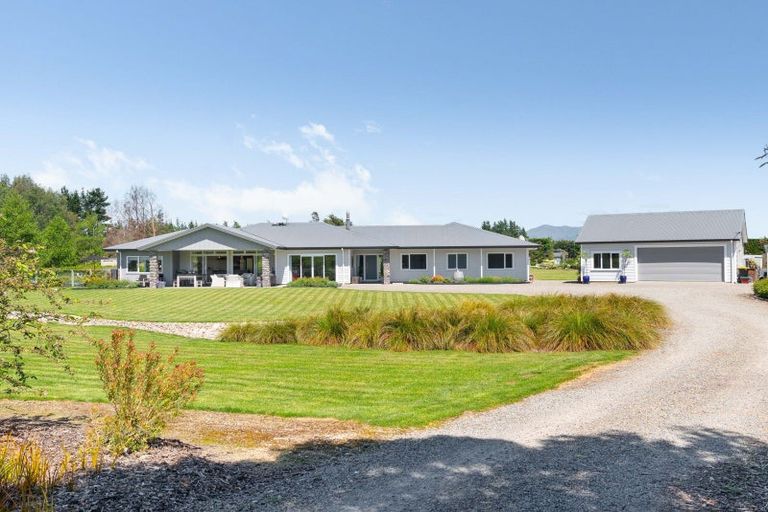 Photo of property in 6 Campbell Drive, Martinborough, 5711