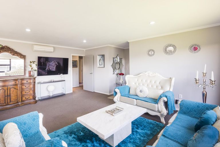 Photo of property in 1 Angelina Way, Kelvin Grove, Palmerston North, 4414