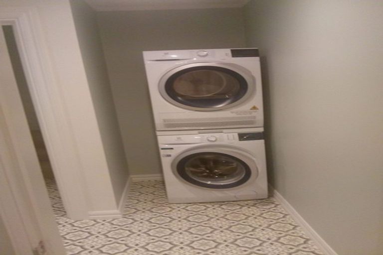 Photo of property in 28 Talavera Terrace, Kelburn, Wellington, 6012