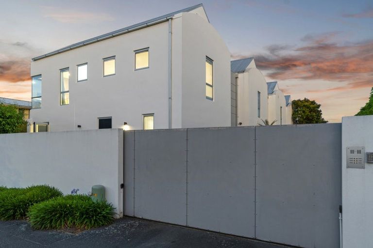 Photo of property in 1/22 Stoneyhurst Street, St Albans, Christchurch, 8014