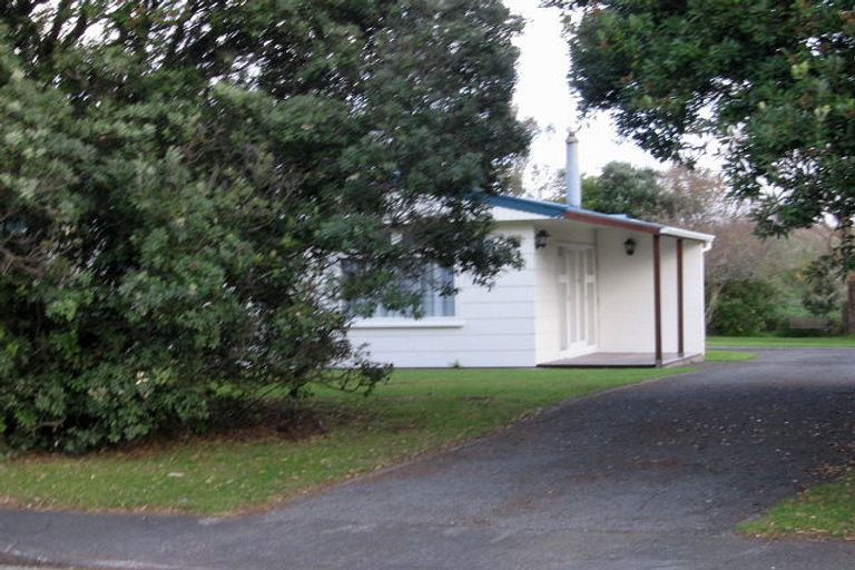 Photo of property in 14 Victor Grove, Waikanae Beach, Waikanae, 5036