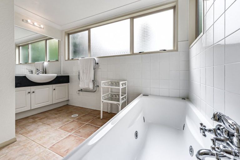 Photo of property in 66 Saint Andrews Terrace, St Andrews, Hamilton, 3200