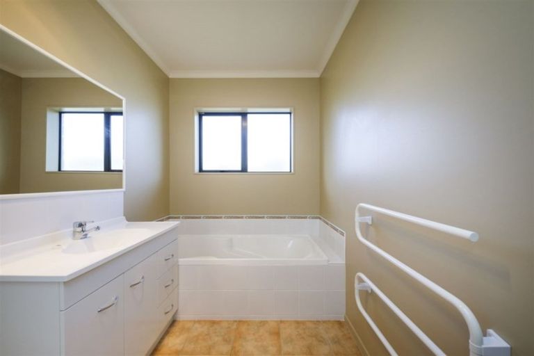 Photo of property in 16 Daniel Place, Kelvin Grove, Palmerston North, 4414