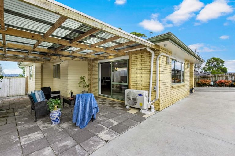 Photo of property in 22 Gordon Stanley Drive, Massey, Auckland, 0614