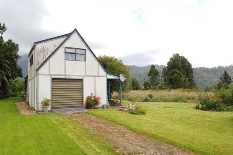 Photo of property in 329 Poerua Valley Road, Harihari, 7884