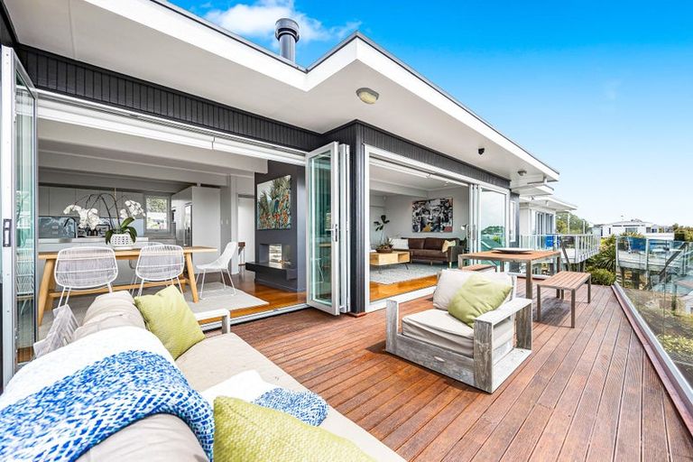 Photo of property in 2/5 Hauraki Road, Hauraki, Auckland, 0622