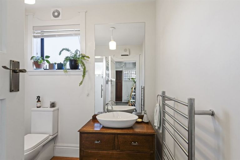 Photo of property in 82 Olliviers Road, Phillipstown, Christchurch, 8011