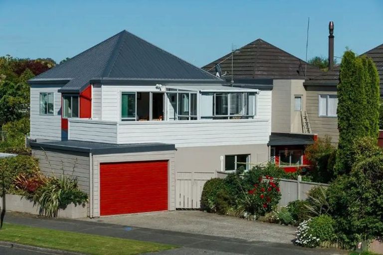 Photo of property in 95 Wikiriwhi Crescent, Awapuni, Palmerston North, 4412
