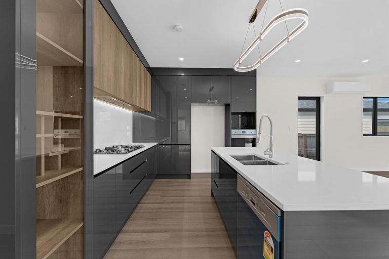 Photo of property in 31 Korowhiti Road, Clarks Beach, 2122