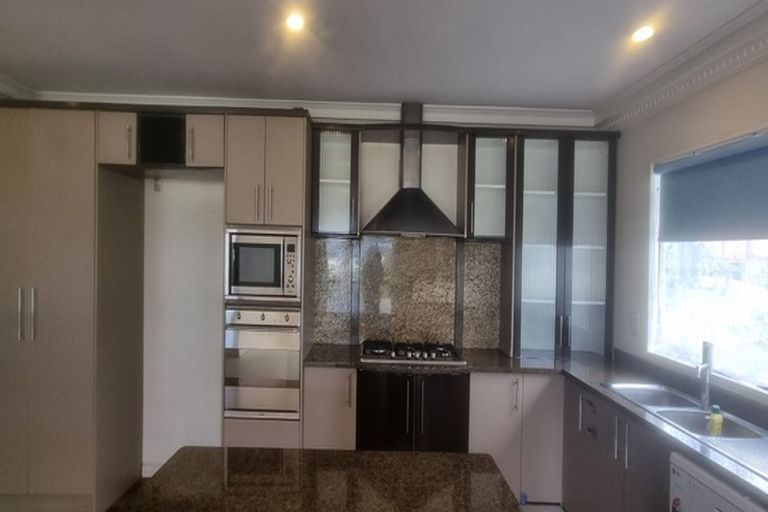Photo of property in 2 Graham Collins Drive, Windsor Park, Auckland, 0632