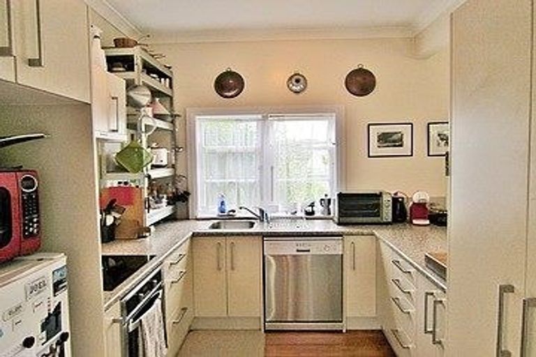 Photo of property in 2/51 Prospect Terrace, Milford, Auckland, 0620