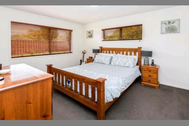 Photo of property in 28 Jillteresa Crescent, Half Moon Bay, Auckland, 2012