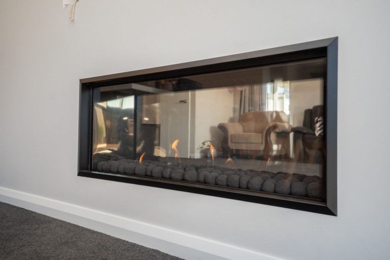 Photo of property in 5 Mediterranean Grove, Fitzherbert, Palmerston North, 4410