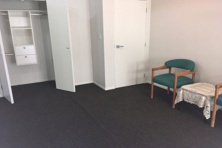 Photo of property in 565a Glenfield Road, Glenfield, Auckland, 0629