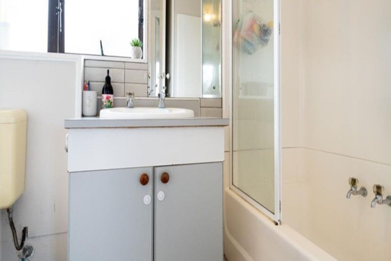 Photo of property in 3/10 Westward Ho, Glen Eden, Auckland, 0602