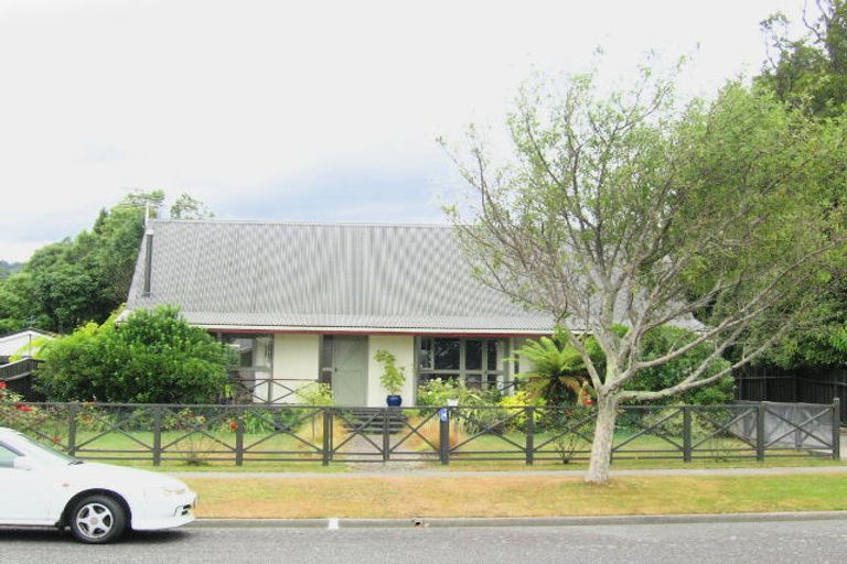 Photo of property in 132 California Drive, Totara Park, Upper Hutt, 5018