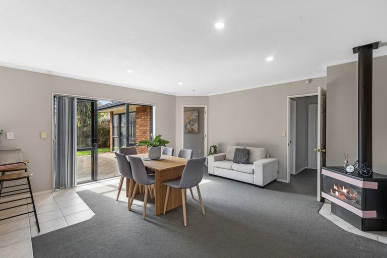 Photo of property in 14 Drumfearn Place, Rototuna, Hamilton, 3210