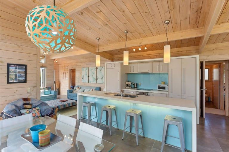 Photo of property in 32 Reay Mackay Grove, Waikawa Beach, Manakau, 5573