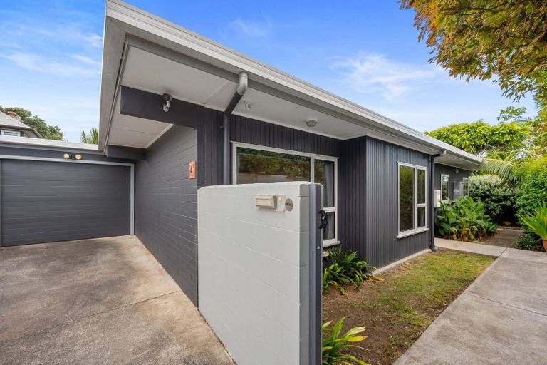Photo of property in 25d Saltburn Road, Milford, Auckland, 0620