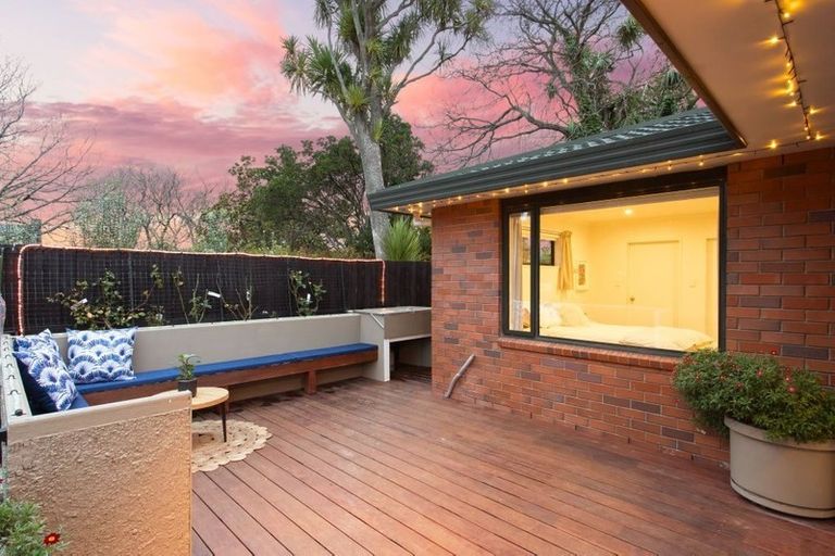 Photo of property in 2/12 Gleneagles Terrace, Ilam, Christchurch, 8053