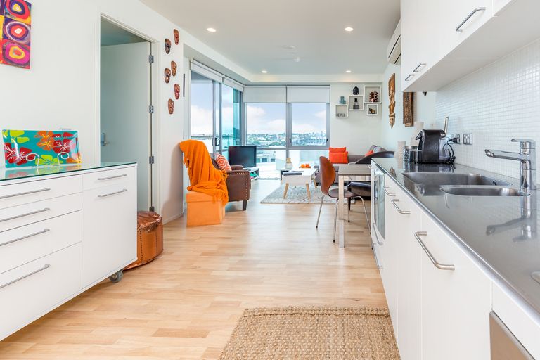 Photo of property in 30 Beach Road, Te Atatu Peninsula, Auckland, 0610