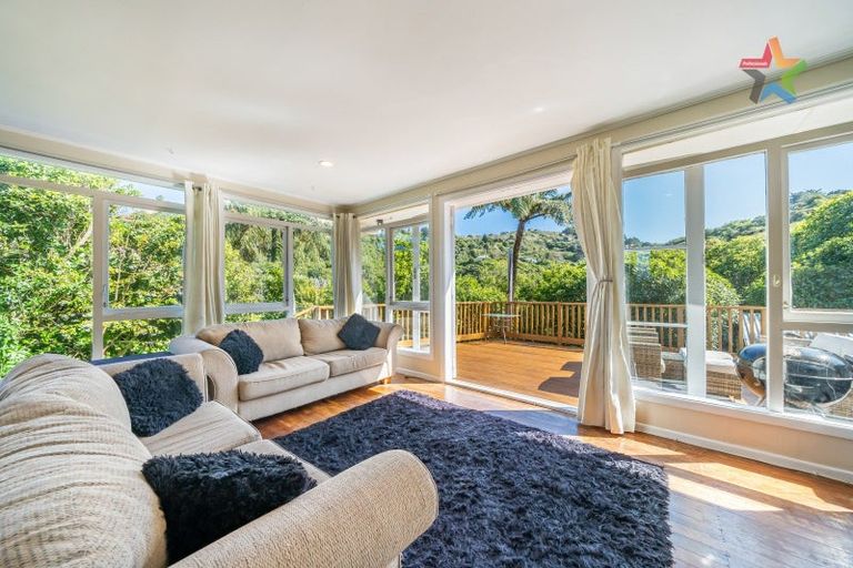 Photo of property in 64 Pekanga Road, Normandale, Lower Hutt, 5010