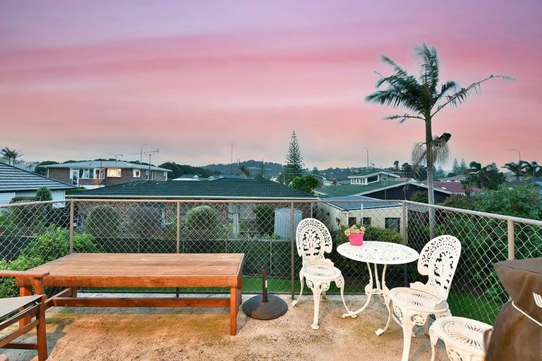 Photo of property in 39 Alice Avenue, Orewa, 0931