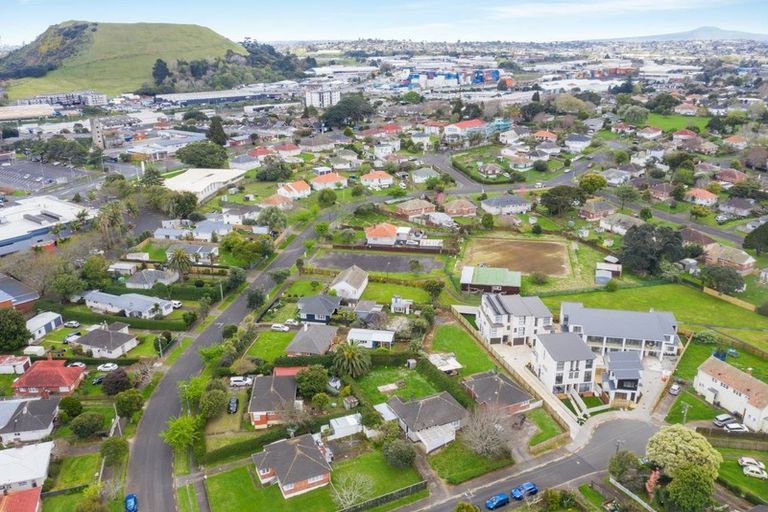 Photo of property in 5b Kahu Road, Paremata, Porirua, 5024