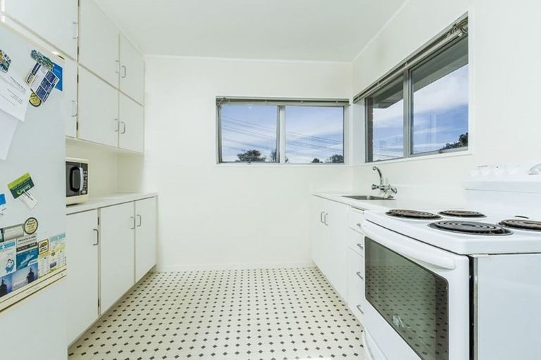 Photo of property in 1/15 Roberts Avenue, Bayswater, Auckland, 0622