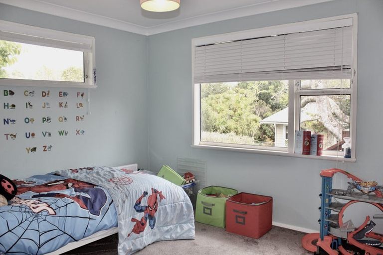 Photo of property in 56 Taipari Road, Te Atatu Peninsula, Auckland, 0610