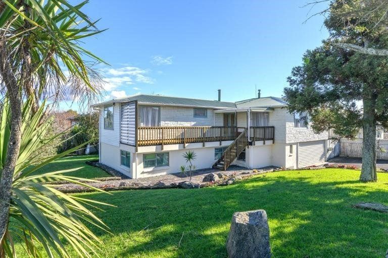 Photo of property in 18 Lavelle Road, Henderson, Auckland, 0612