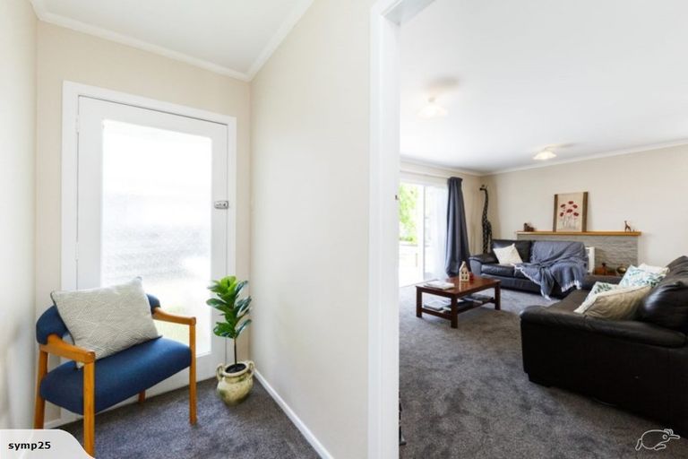 Photo of property in 12 Ruamahanga Crescent, Terrace End, Palmerston North, 4410