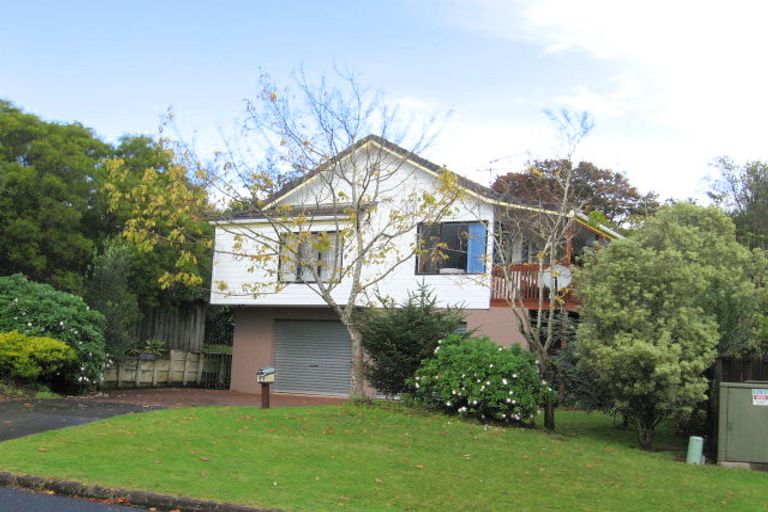 Photo of property in 61 Kurnell Drive, Botany Downs, Auckland, 2010