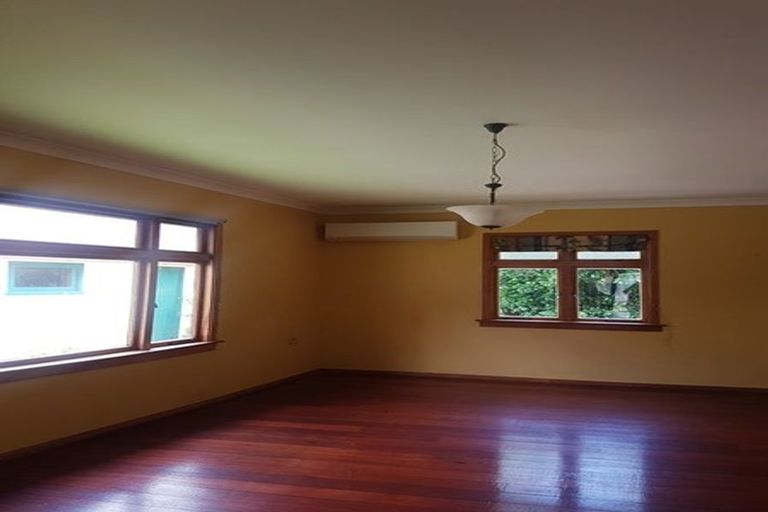 Photo of property in 31 Pahiatua Street, Hokowhitu, Palmerston North, 4410