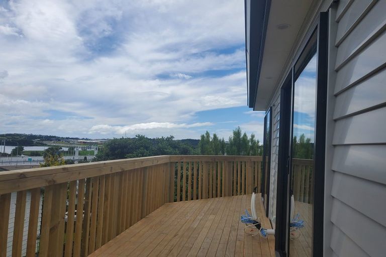 Photo of property in 36 Barbados Drive, Unsworth Heights, Auckland, 0632