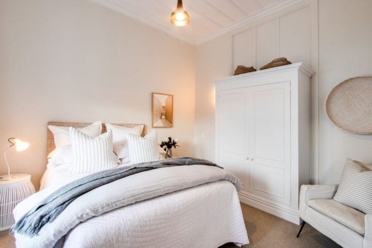 Photo of property in 11 Wellesley Road, Napier South, Napier, 4110