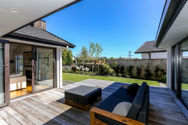 Photo of property in 1 Tupare Place, Highlands Park, New Plymouth, 4312