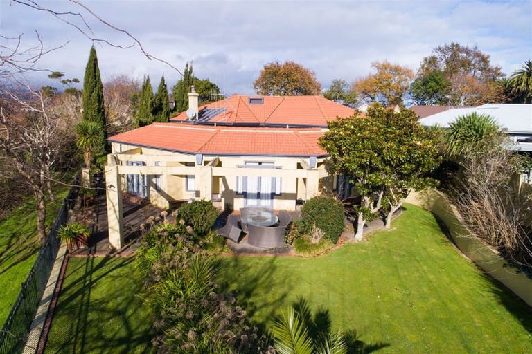 Photo of property in 5 The Oaks, Awapuni, Palmerston North, 4412