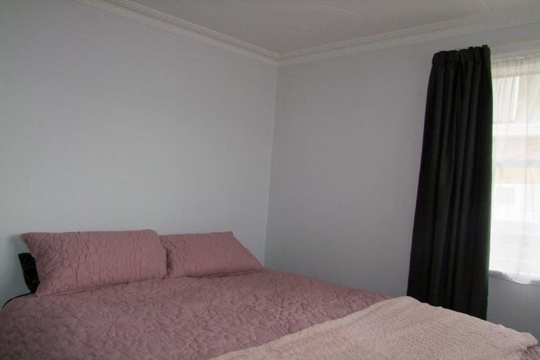 Photo of property in 30 Johnson Street, Milton, 9220