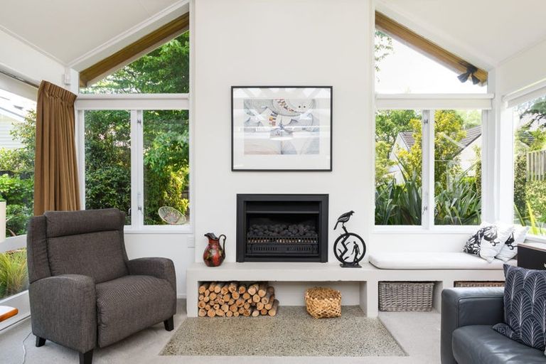 Photo of property in 26 Manapouri Crescent, Hokowhitu, Palmerston North, 4410