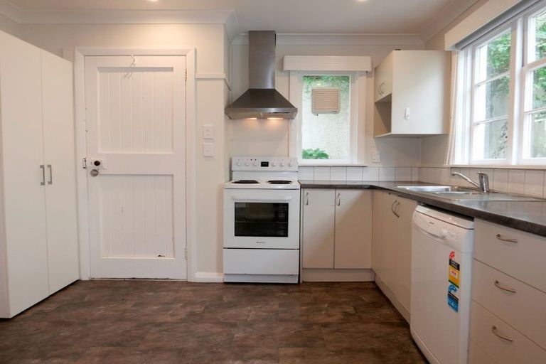 Photo of property in 9 Upper Lewisville Terrace, Thorndon, Wellington, 6011